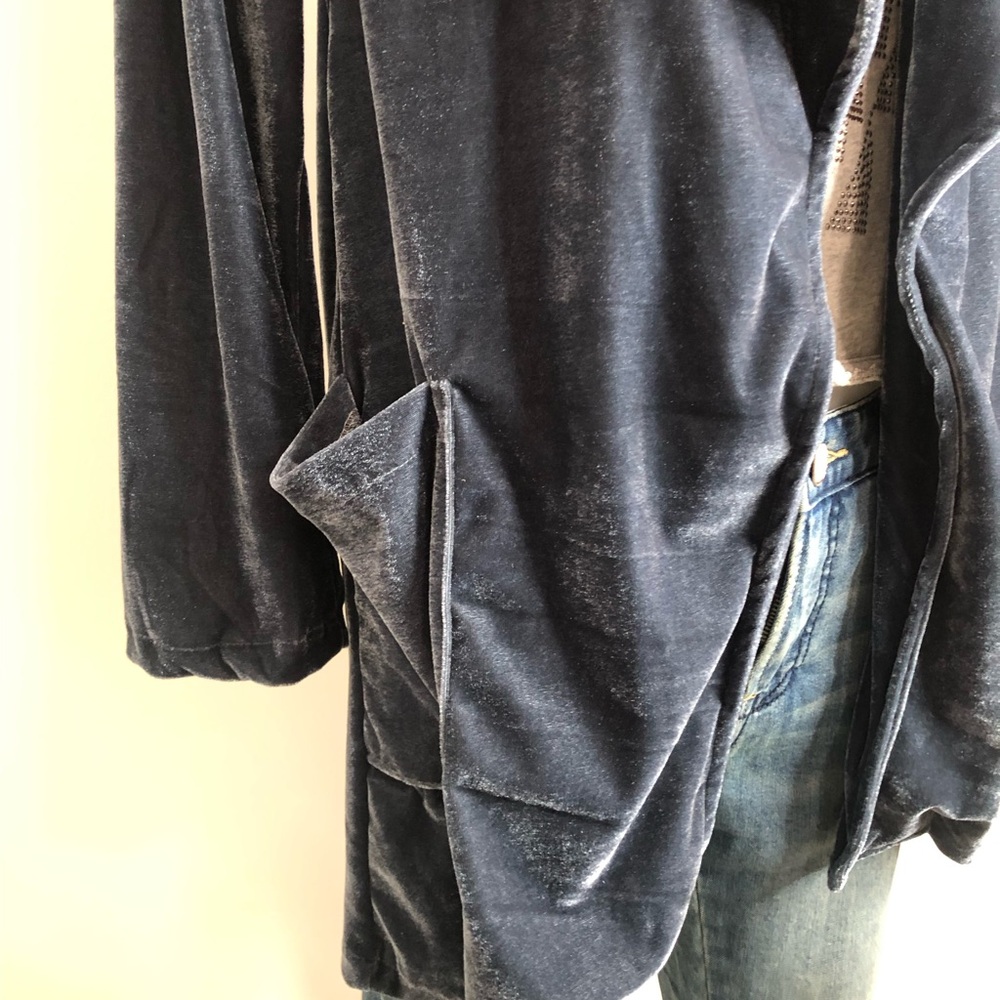 Amaryllis Midnight Blue Velvet Cardigan - Picture 2 of 12